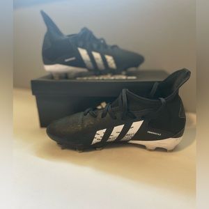 Youth soccer cleats size 3